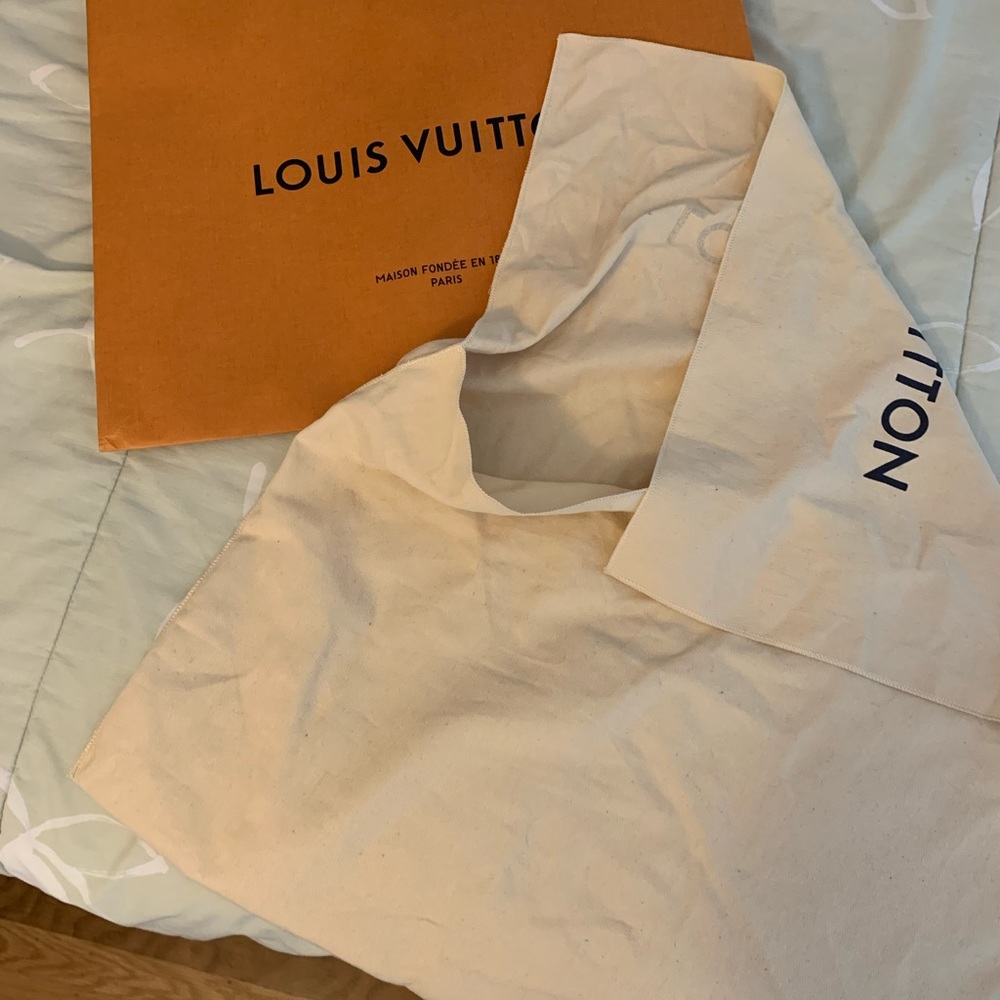 Louis Vuitton gift tote & packaging canvas